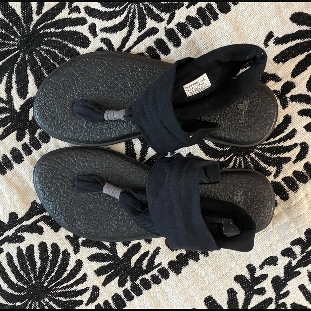 SANUK sandal - Size 8 - Like new